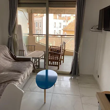 Centre 4 Personnes Cannes